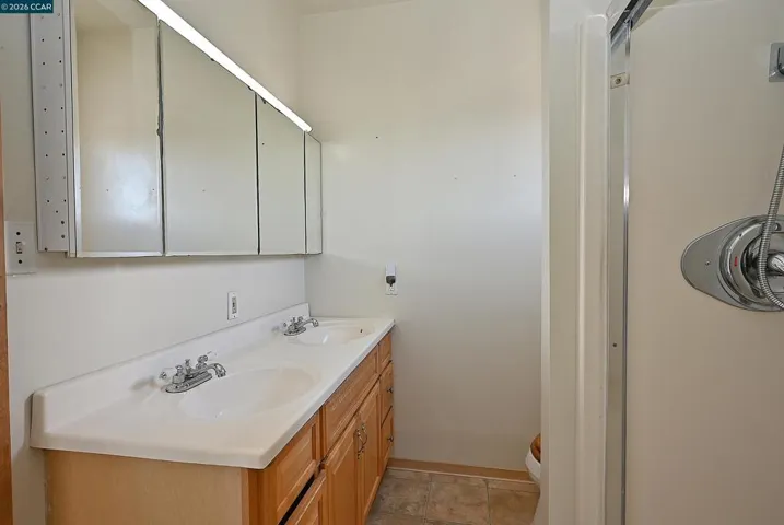 979 Grace Ave, Oakland, California 94608