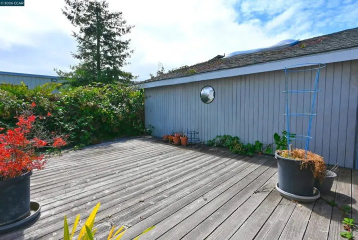 979 Grace Ave, Oakland, California 94608