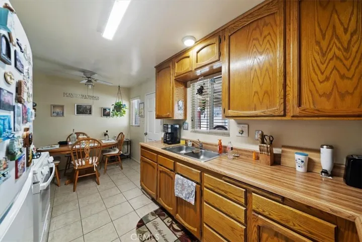 Kitchen & Dining