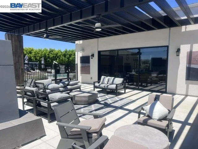 CLUB HOUSE PATIO