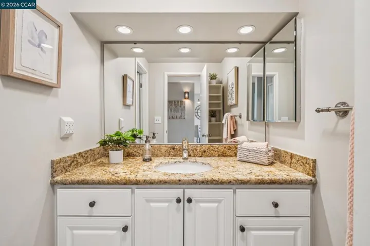 758 Kingston Ave 22, Oakland, California 94611