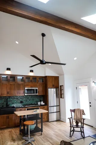 444 Kitchen area