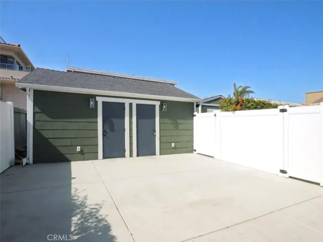 444 & 446 community area & garage doors