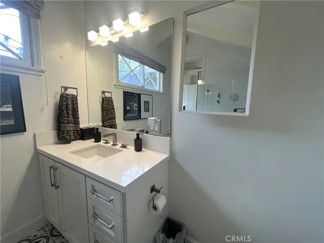 1644 Wellesley Drive, Santa Monica, California 90405