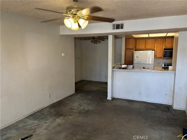 9714 Sepulveda 113, North Hills, California 91343