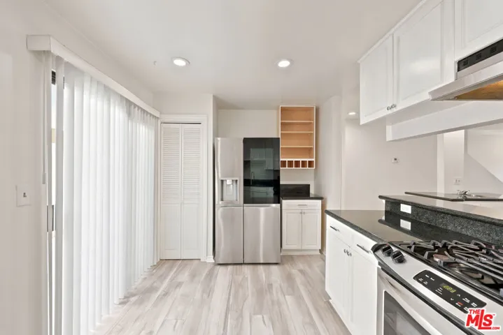 14937 Sherman Way 2, Van Nuys, California 91405