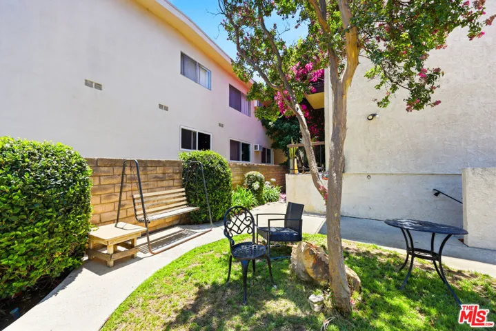 14937 Sherman Way 2, Van Nuys, California 91405