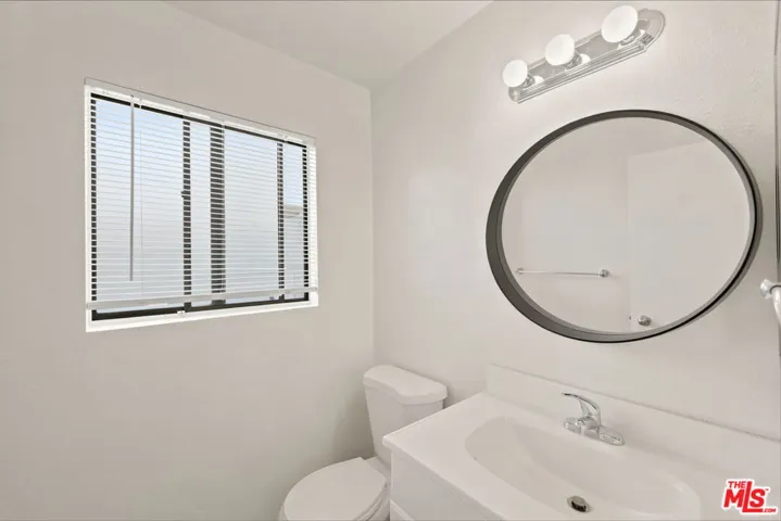14937 Sherman Way 2, Van Nuys, California 91405