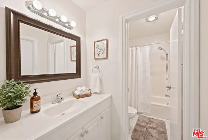 14937 Sherman Way 2, Van Nuys, California 91405
