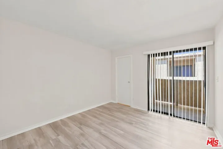 14937 Sherman Way 2, Van Nuys, California 91405