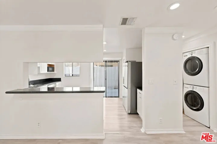 14937 Sherman Way 2, Van Nuys, California 91405