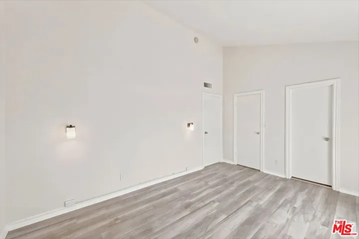 14937 Sherman Way 2, Van Nuys, California 91405