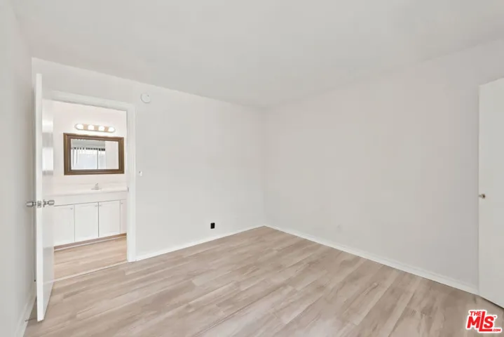 14937 Sherman Way 2, Van Nuys, California 91405