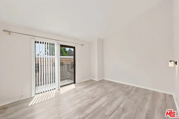 14937 Sherman Way 2, Van Nuys, California 91405