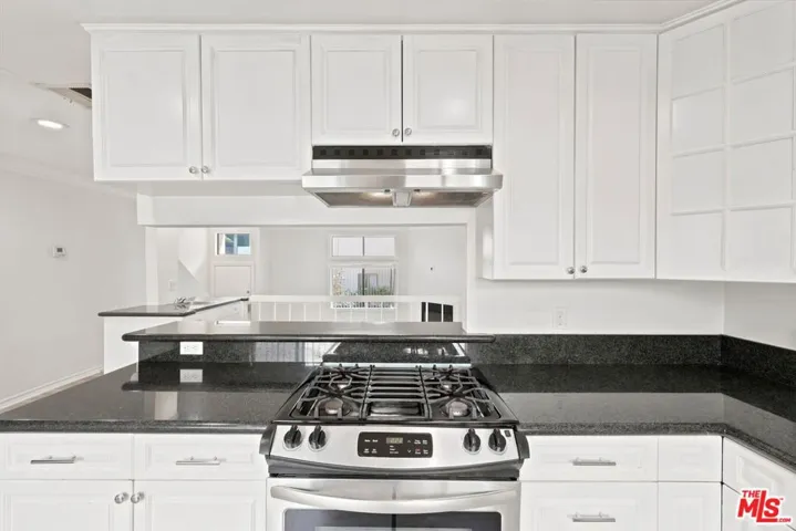 14937 Sherman Way 2, Van Nuys, California 91405