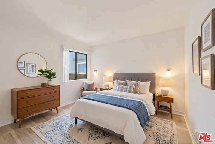 14937 Sherman Way 2, Van Nuys, California 91405