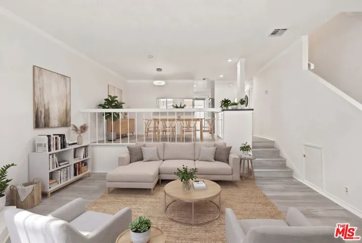 14937 Sherman Way 2, Van Nuys, California 91405