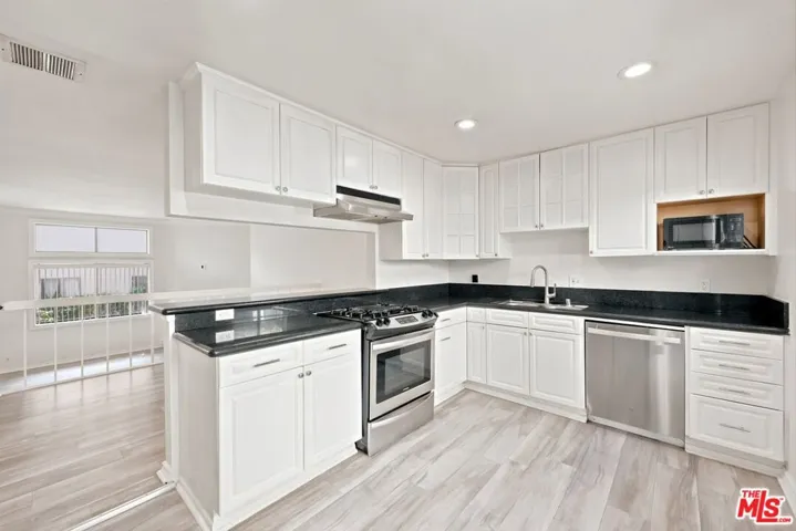 14937 Sherman Way 2, Van Nuys, California 91405