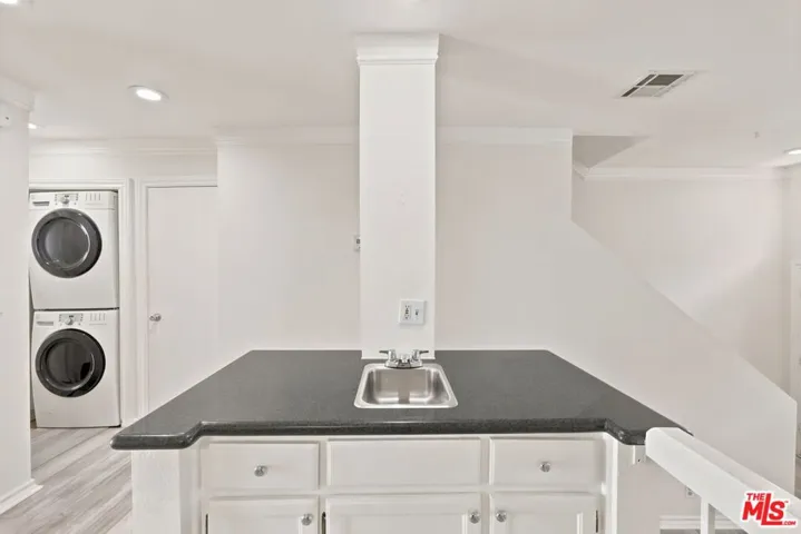 14937 Sherman Way 2, Van Nuys, California 91405