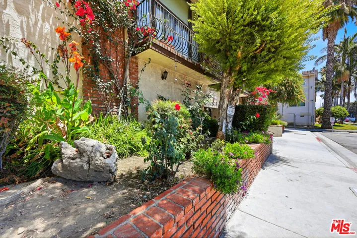 14937 Sherman Way 2, Van Nuys, California 91405