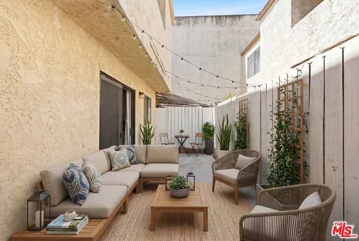 14937 Sherman Way 2, Van Nuys, California 91405