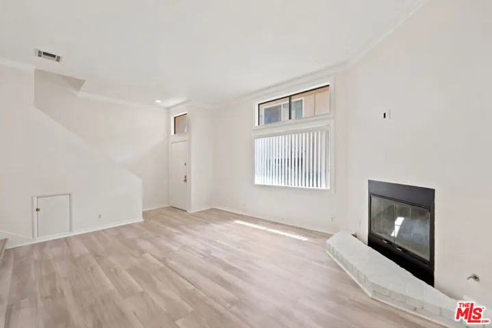 14937 Sherman Way 2, Van Nuys, California 91405
