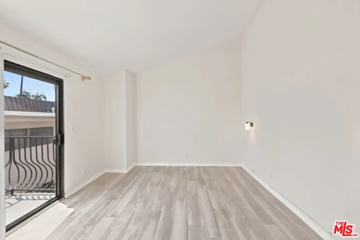 14937 Sherman Way 2, Van Nuys, California 91405