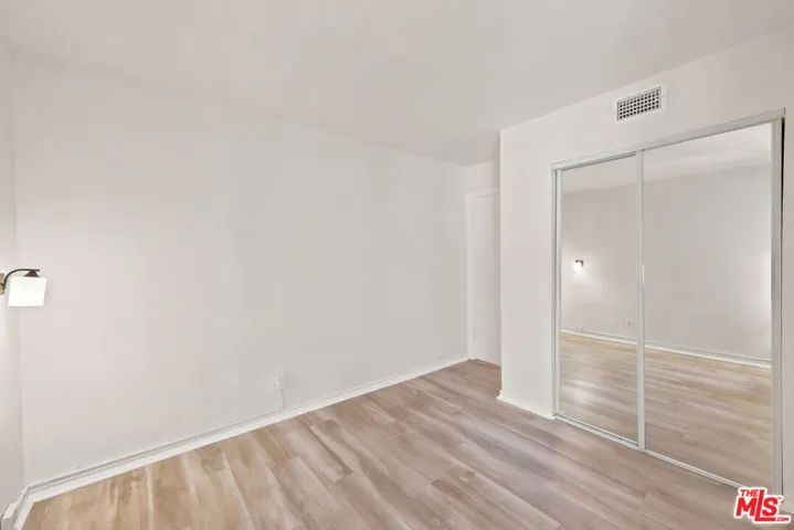 14937 Sherman Way 2, Van Nuys, California 91405