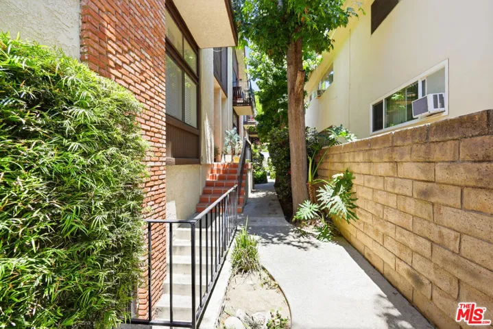 14937 Sherman Way 2, Van Nuys, California 91405
