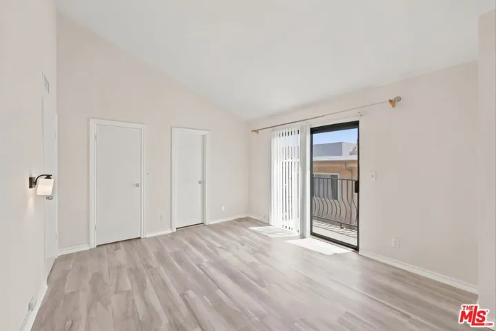 14937 Sherman Way 2, Van Nuys, California 91405