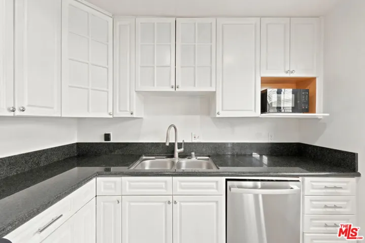 14937 Sherman Way 2, Van Nuys, California 91405
