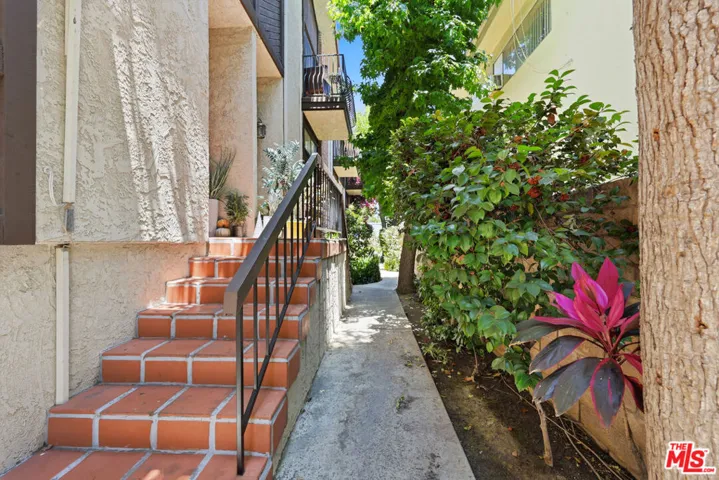 14937 Sherman Way 2, Van Nuys, California 91405