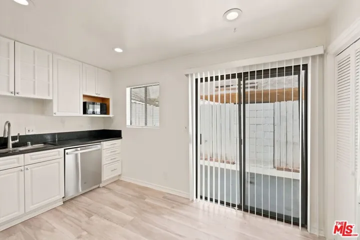 14937 Sherman Way 2, Van Nuys, California 91405