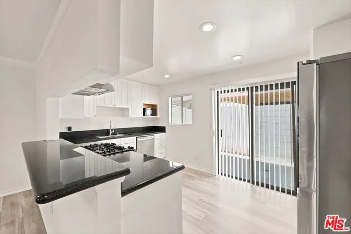 14937 Sherman Way 2, Van Nuys, California 91405