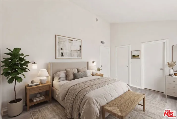 14937 Sherman Way 2, Van Nuys, California 91405