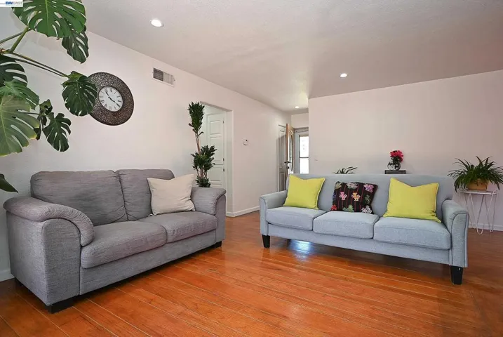 26454 Taft St, Hayward, California 94544