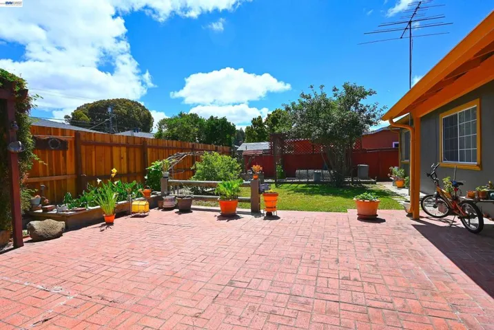 26454 Taft St, Hayward, California 94544