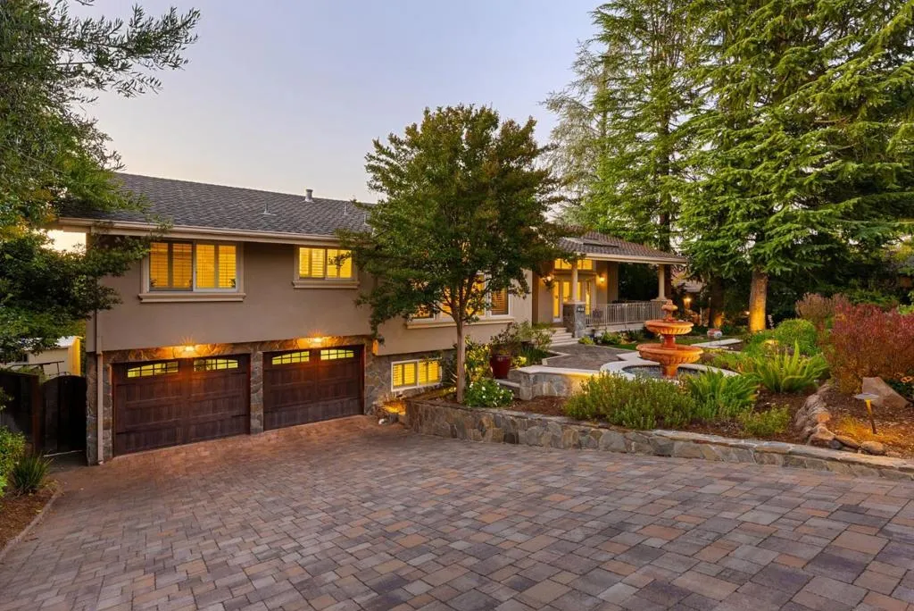 1394 Hillcrest Dr