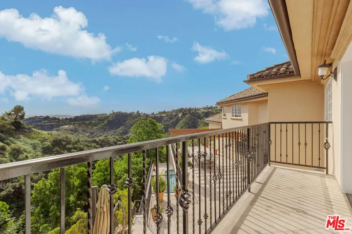 1922 Bel Air Road, Los Angeles, California 90077