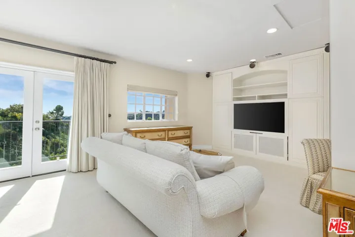 1922 Bel Air Road, Los Angeles, California 90077