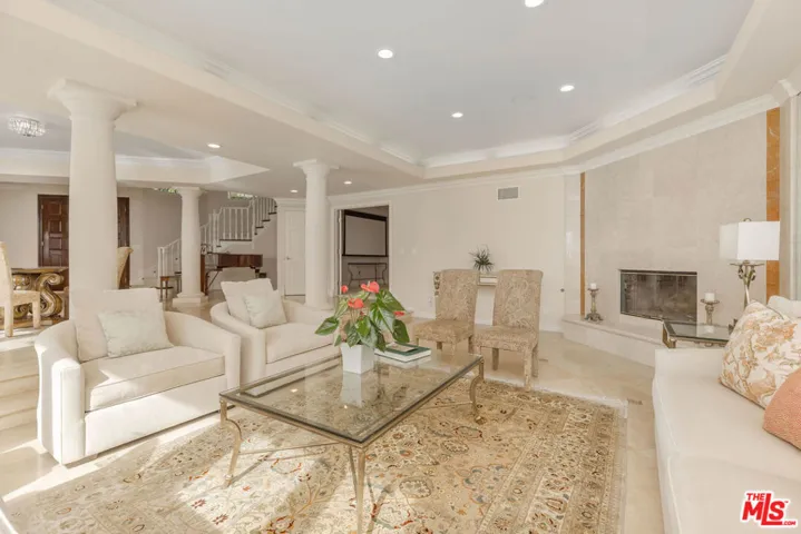 1922 Bel Air Road, Los Angeles, California 90077