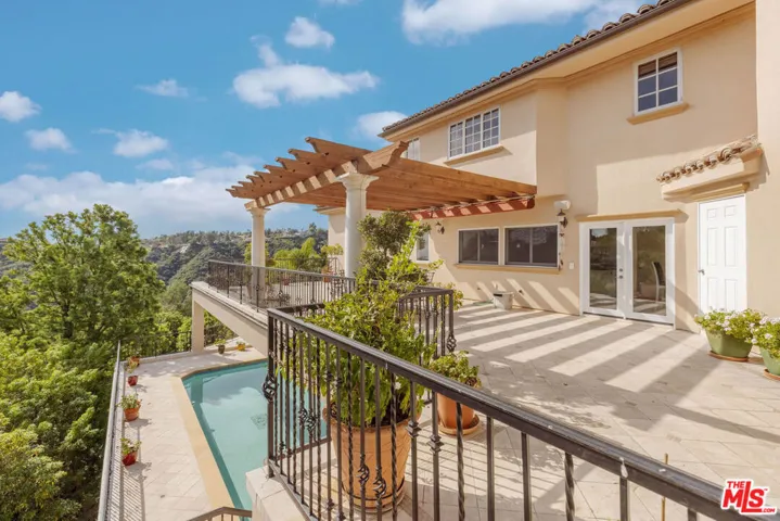 1922 Bel Air Road, Los Angeles, California 90077