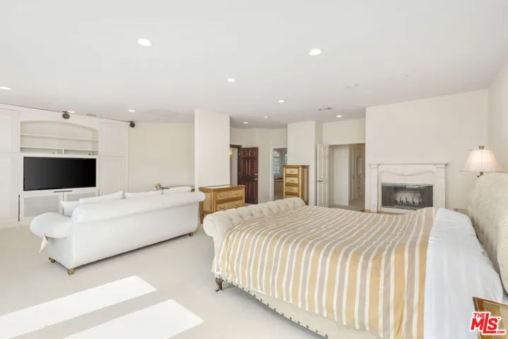 1922 Bel Air Road, Los Angeles, California 90077