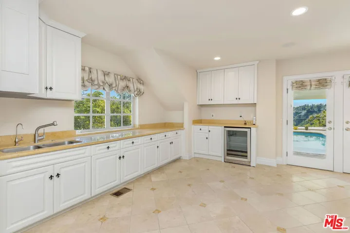 1922 Bel Air Road, Los Angeles, California 90077