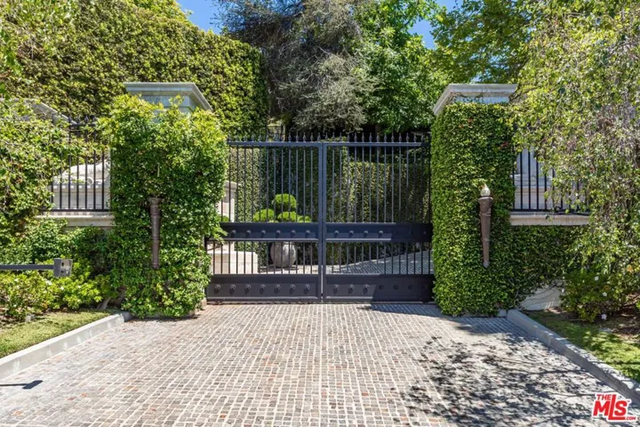 10911 Chalon Road, Los Angeles, California 90077 — photo 4