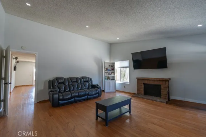 11493 Lev, San Fernando, California 91345