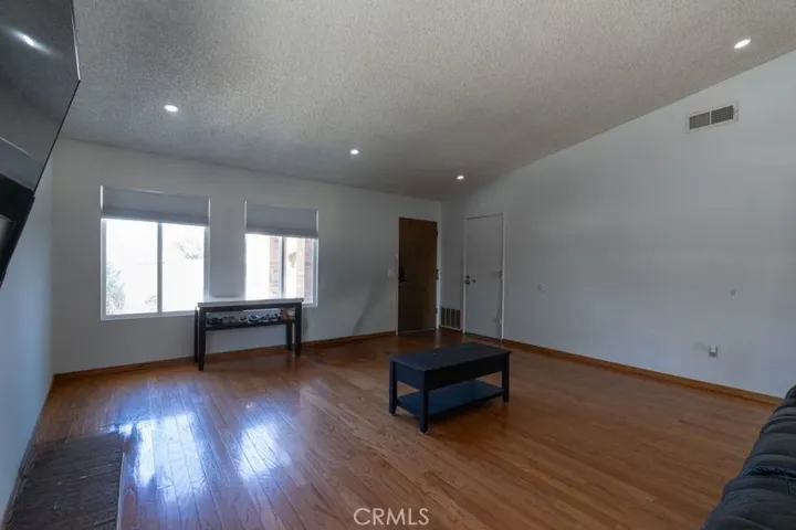 11493 Lev, San Fernando, California 91345