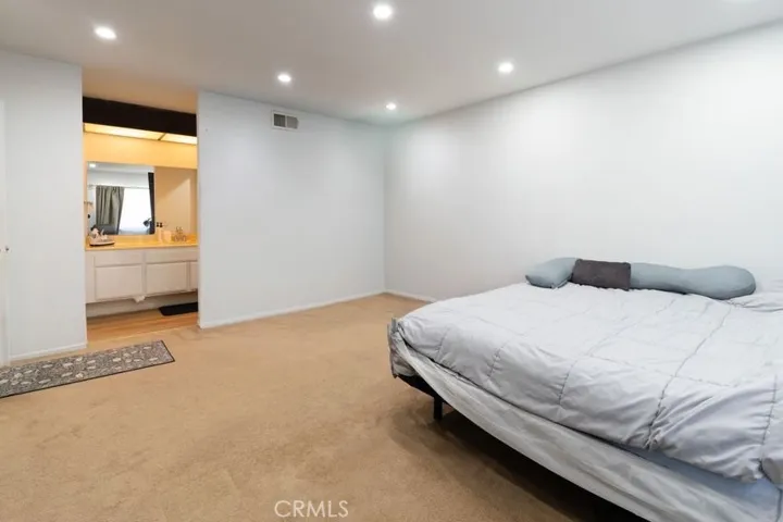 11493 Lev, San Fernando, California 91345