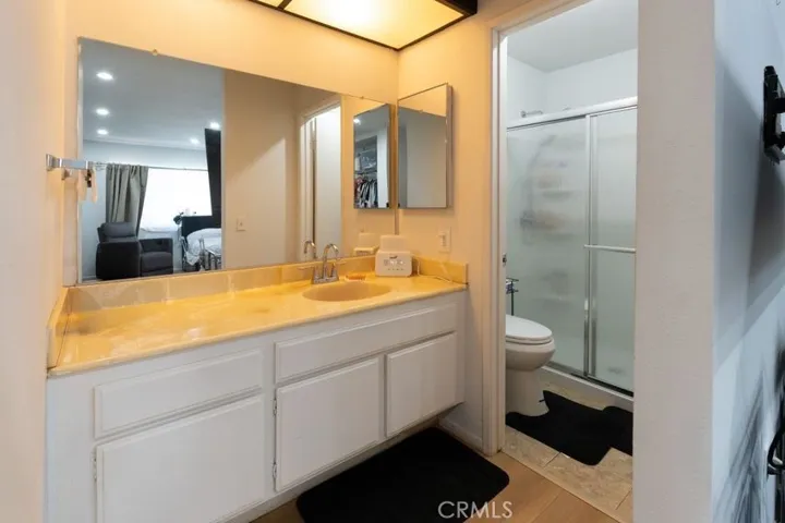 11493 Lev, San Fernando, California 91345