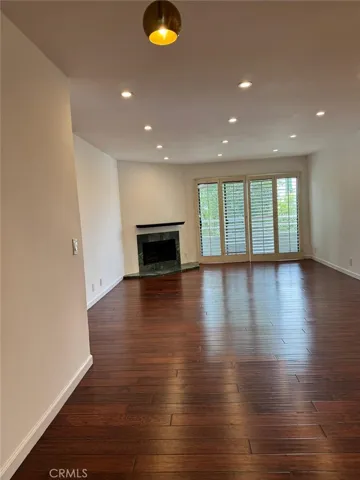 17800 Burbank 204, Encino, California 91316